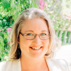 Portrait photo of Glenys Oberg
